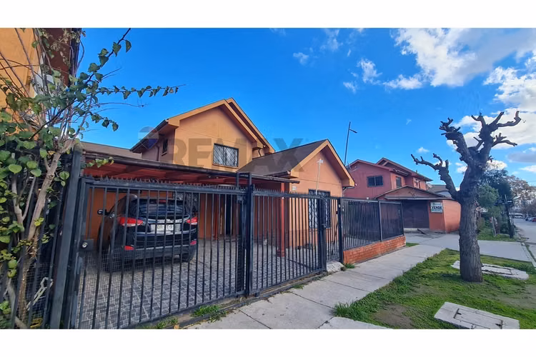 Casa familiar en buin: luz, espacio y conexión