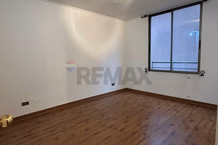 Depto en venta santiago 2d/1b, metro santa isabel