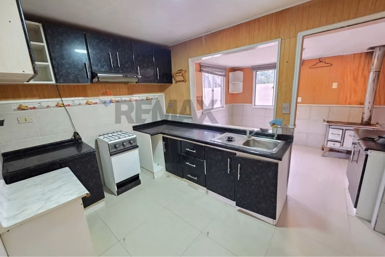 Parcela en pirque con bajada al río y 3 casas