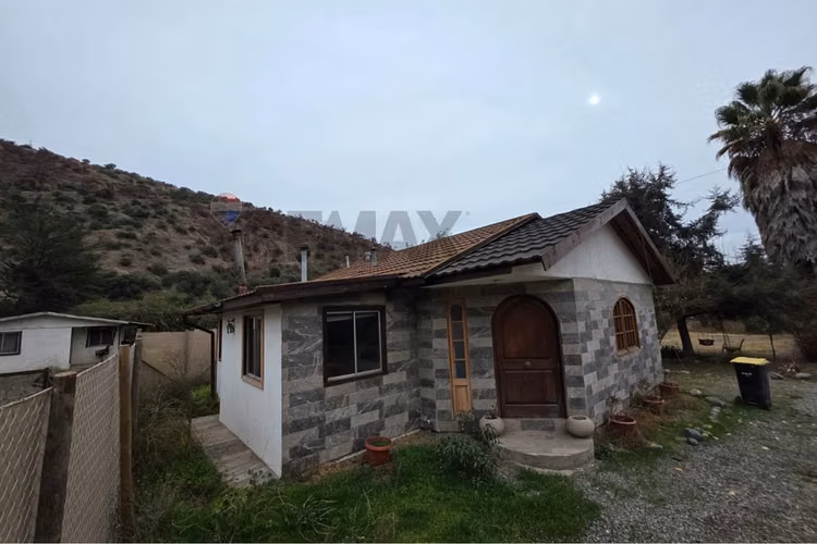 Parcela en pirque con bajada al río y 3 casas