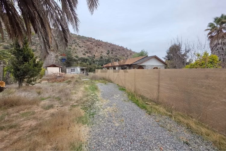 Parcela en pirque con bajada al río y 3 casas