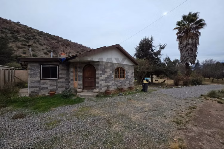 Parcela en pirque con bajada al río y 3 casas