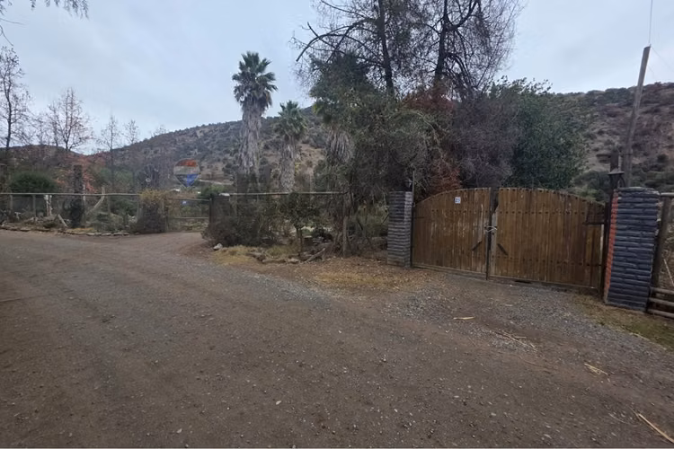 Parcela en pirque con bajada al río y 3 casas