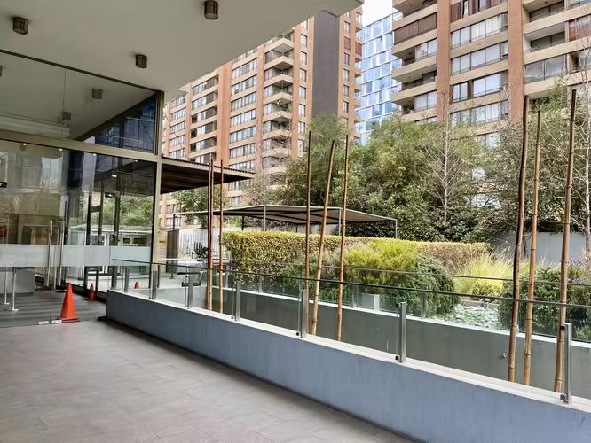 SE ARRIENDA OFICINA SEMIAMOBLADA EN NUEVA LAS CONDES
