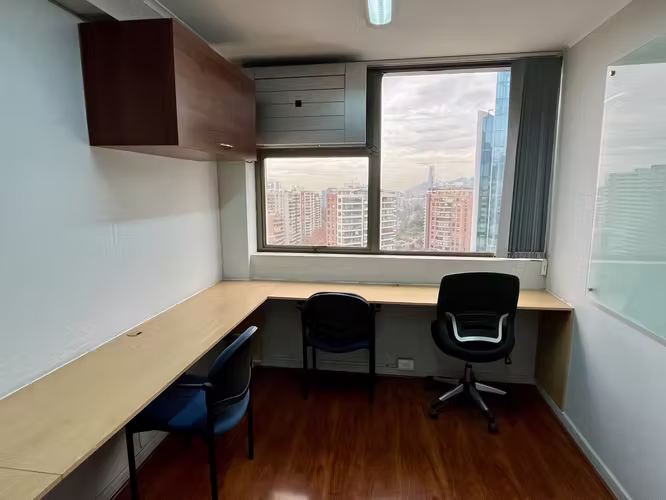 SE ARRIENDA OFICINA SEMIAMOBLADA EN NUEVA LAS CONDES