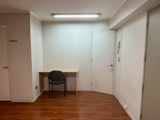 SE ARRIENDA OFICINA SEMIAMOBLADA EN NUEVA LAS CONDES