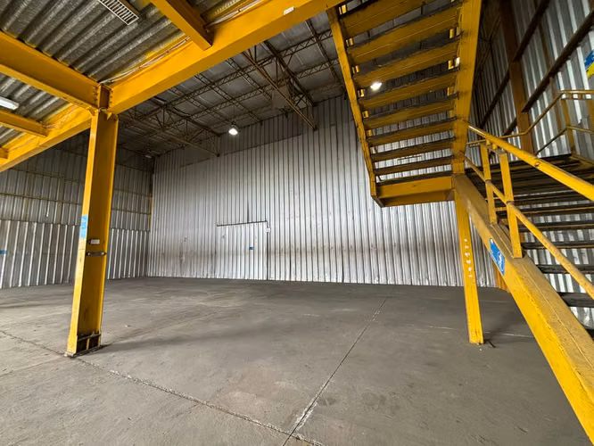 BODEGA CON ANDENES EN QUILICURA, ACCESO PANAMERICANA NORTE