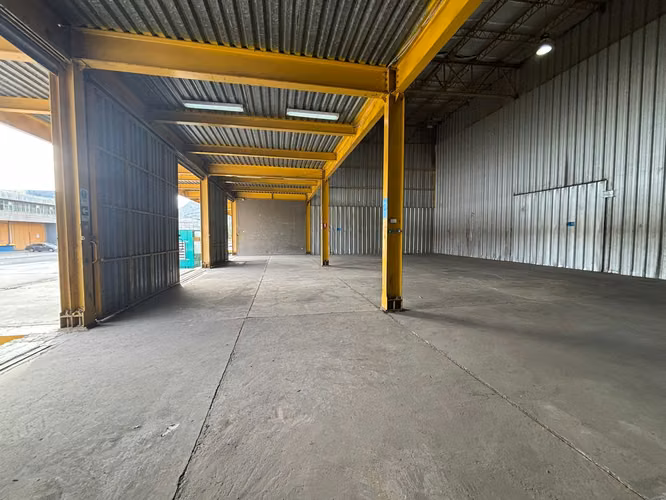 BODEGA CON ANDENES EN QUILICURA, ACCESO PANAMERICANA NORTE