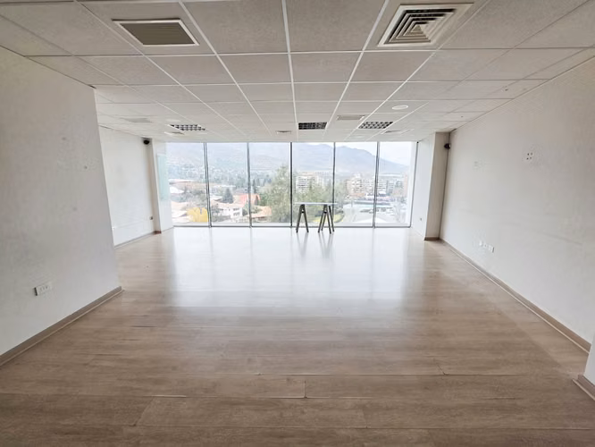 OFICINA AMPLIA EN ARRIENDO 148 MT2 PLANTA LIBRE Y 3 PRIVADOS