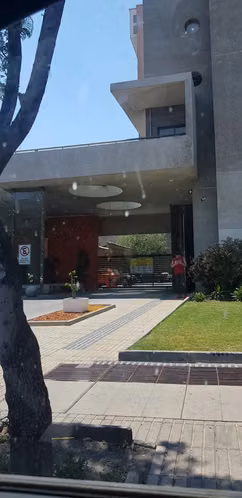 TRANQUILO DEPARTAMENTO EN VENTA FRENTE AL METRO 2D 2B 1E 1BO