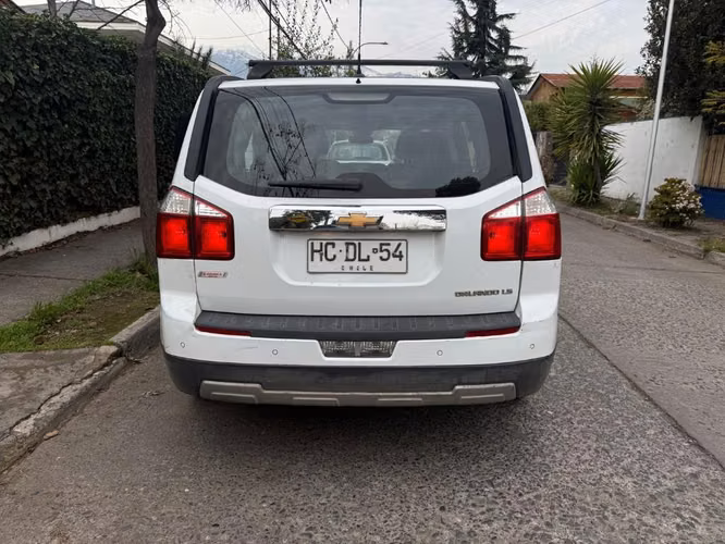 Vendo mi Chevrolet Orlando automática familiar.
