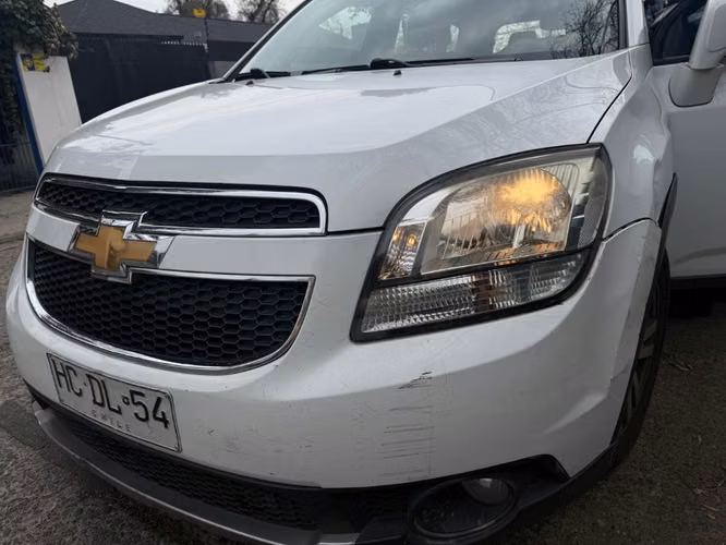 Vendo mi Chevrolet Orlando automática familiar.