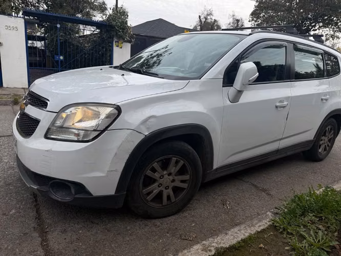 Vendo mi Chevrolet Orlando automática familiar.