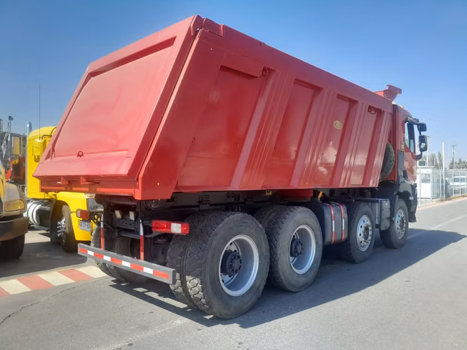 Tolva Renault modelo K480 8X4