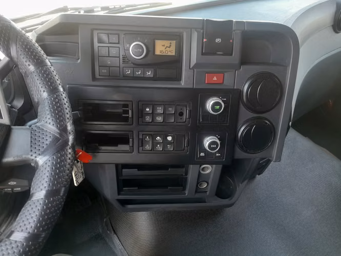 Tolva Renault modelo K480 8X4