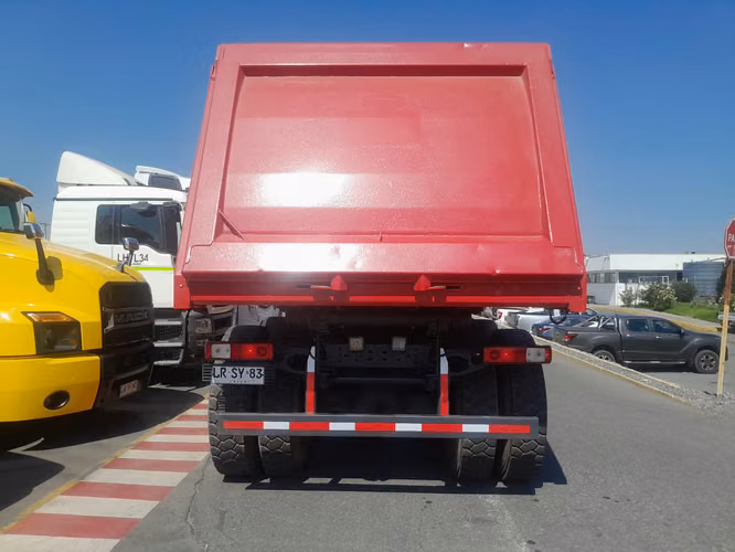 Tolva Renault modelo K480 8X4
