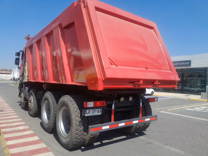 Tolva Renault modelo K480 8X4