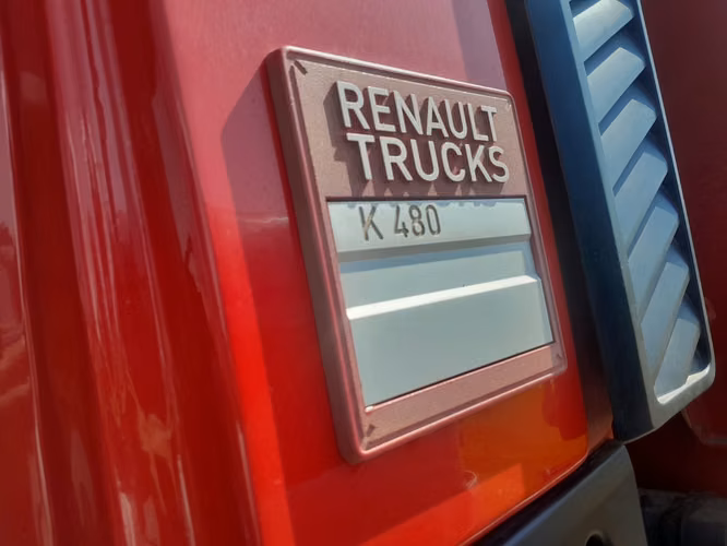 Tolva Renault modelo K480 8X4