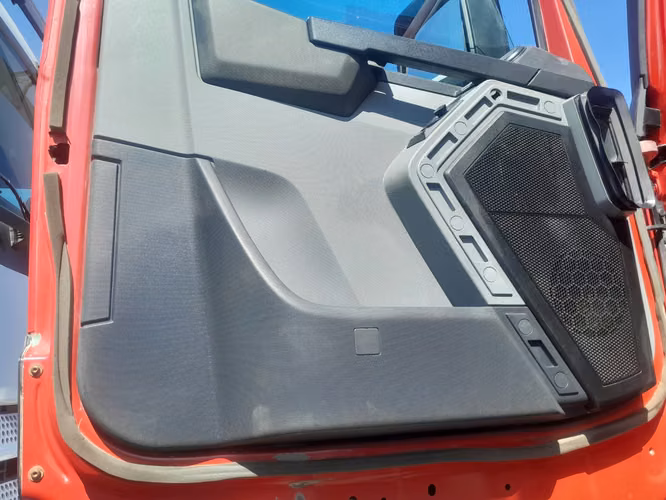 Tolva Renault modelo K480 8X4