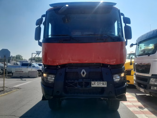 Tolva Renault modelo K480 8X4