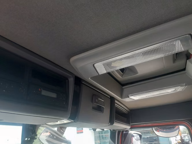 Tolva Renault modelo K480 8X4