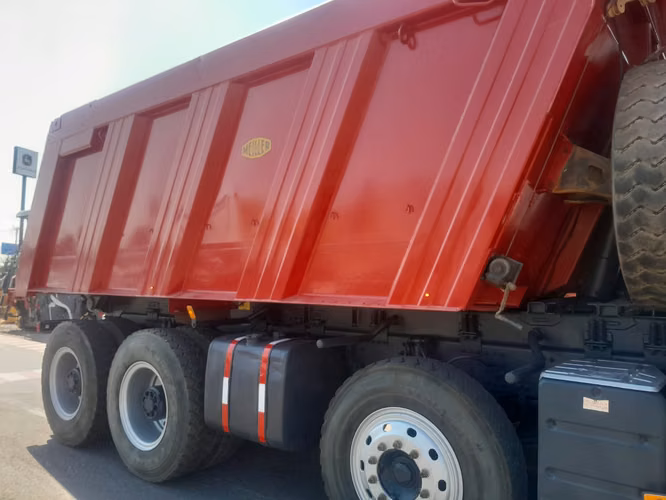 Tolva Renault modelo K480 8X4