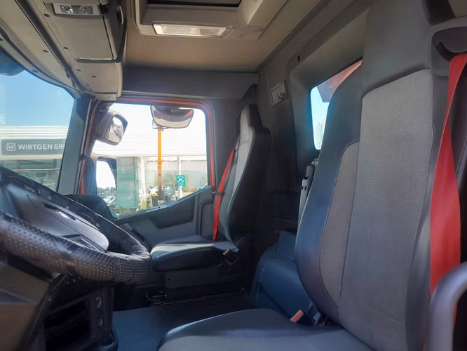 Tolva Renault modelo K480 8X4