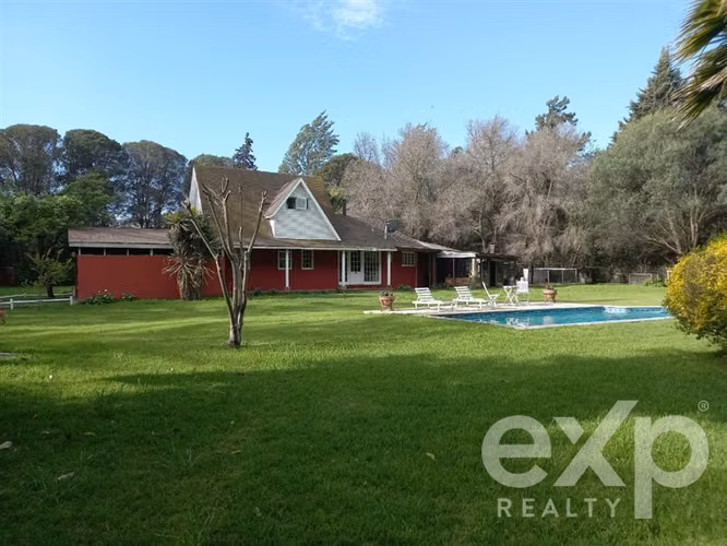 Parcela en venta 4 dorm y 5 baños en Talagante