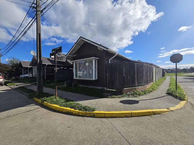 CASA DE 3 DORMITORIOS  EN ALTOS DEL CALLE CALLE VALDIVIA