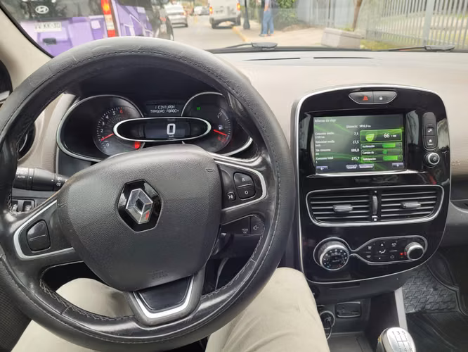 Clio 4 Dynamique 0.9 Turbo, año 2019.