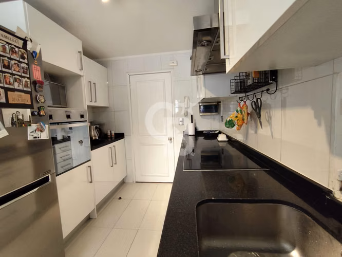 INVERSIONISTAS: Departamento remodelado en Vitacura - Imagen 3