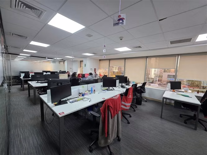 Oficina en arriendo en Las Condes sector EL GOLF - Imagen 7