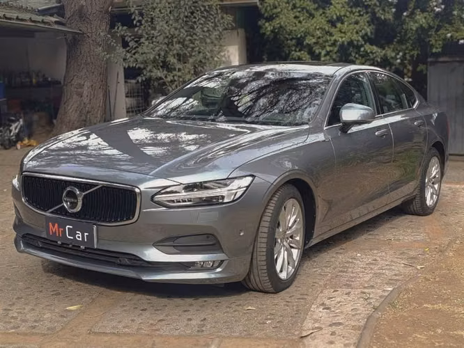VOLVO S90 D5 MOMENTUM - 2019 | 2589