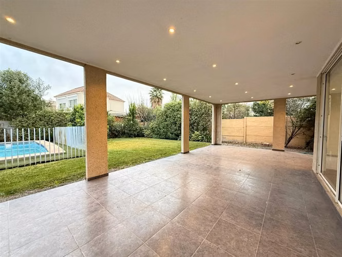 Casa en venta en Santa Elena a pocos minutos de Chicureo