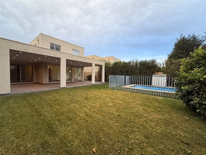 Casa en venta en Santa Elena a pocos minutos de Chicureo