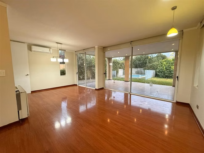 Casa en venta en Santa Elena a pocos minutos de Chicureo