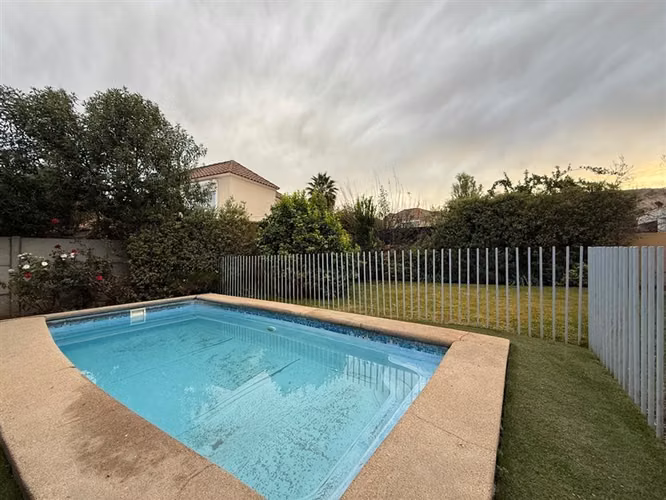 Casa en venta en Santa Elena a pocos minutos de Chicureo