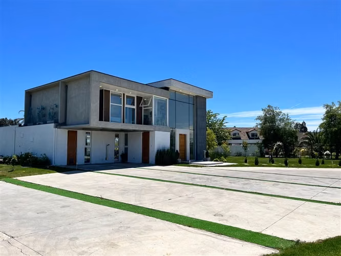 Arrendamos Excelente Casa en Loteo Alto Huilquilemu-Talca