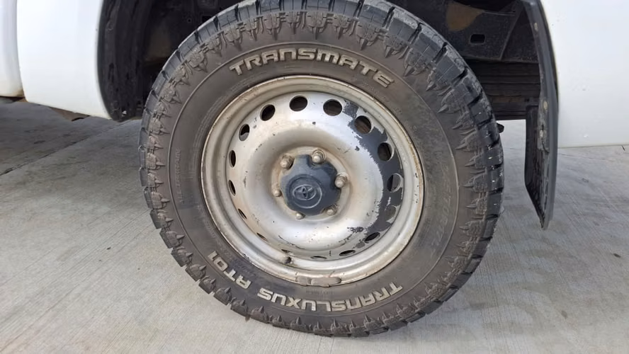 Toyota Hilux 4x2 MT DX 2.7