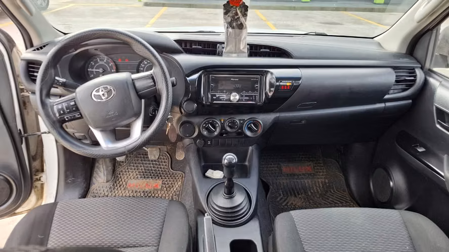 Toyota Hilux 4x2 MT DX 2.7