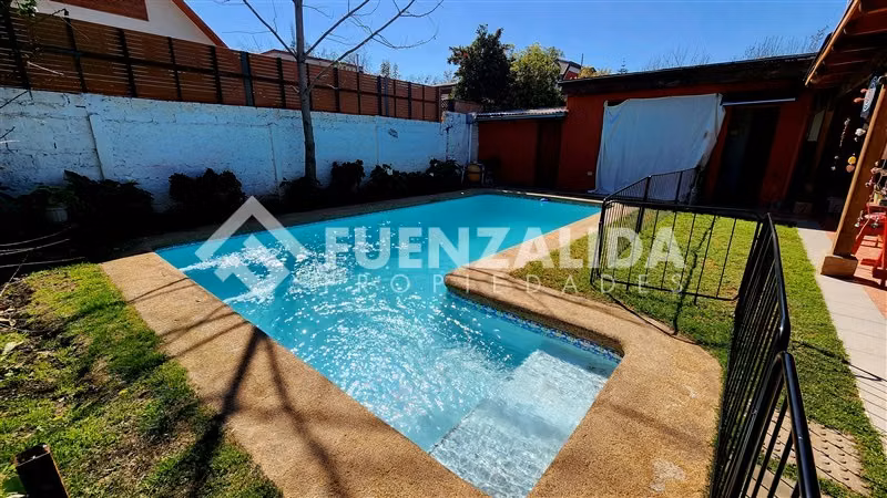 Casa en arriendo de 5 dorm. en La Reina