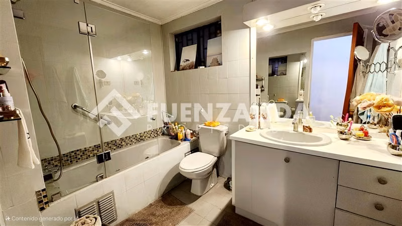Casa en arriendo de 5 dorm. en La Reina