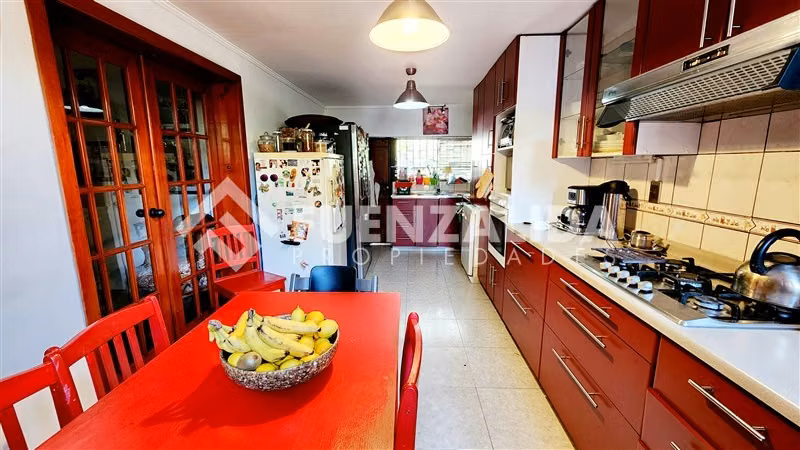 Casa en arriendo de 5 dorm. en La Reina