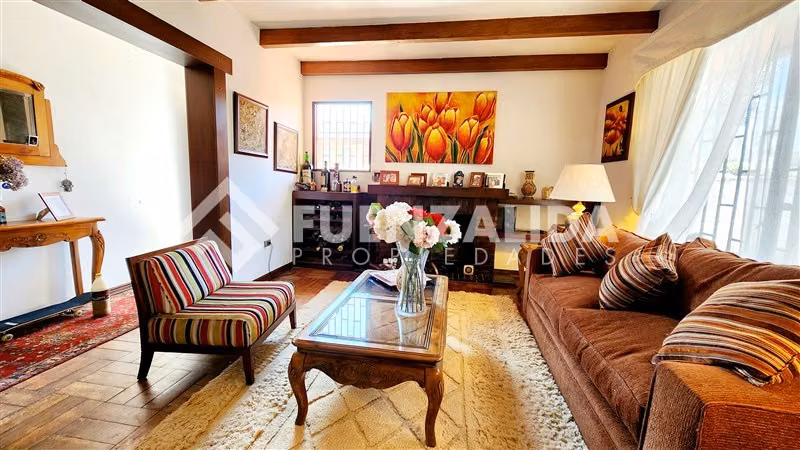 Casa en arriendo de 5 dorm. en La Reina