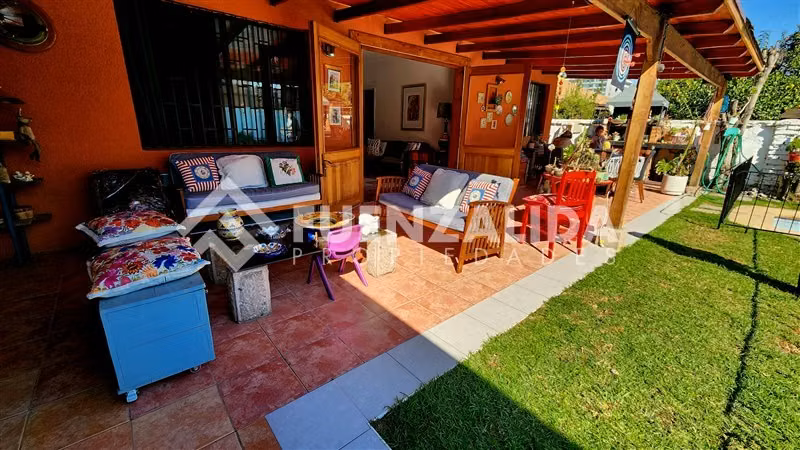 Casa en arriendo de 5 dorm. en La Reina