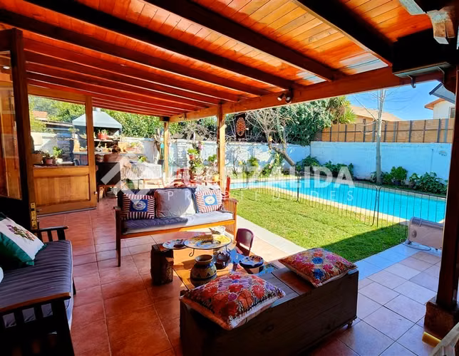 Casa en arriendo de 5 dorm. en La Reina