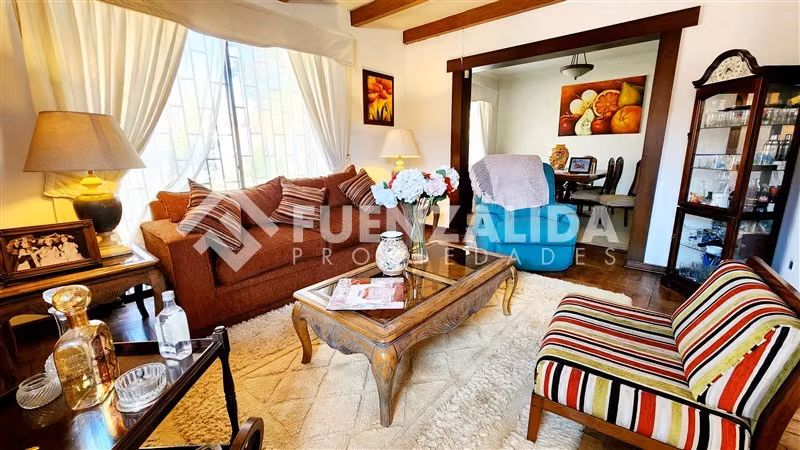Casa en arriendo de 5 dorm. en La Reina