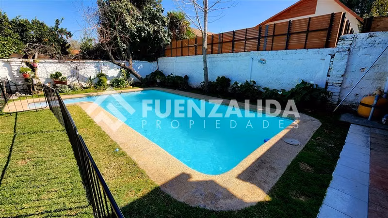 Casa en arriendo de 5 dorm. en La Reina