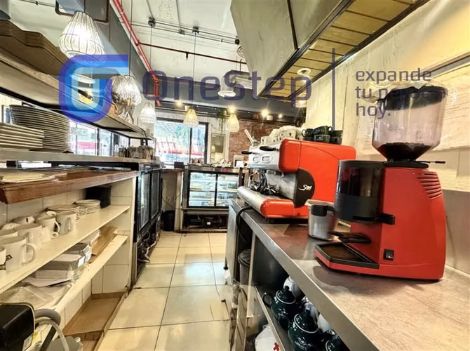 Derecho de Llaves Resto-Café en Strip Center alto tráfico