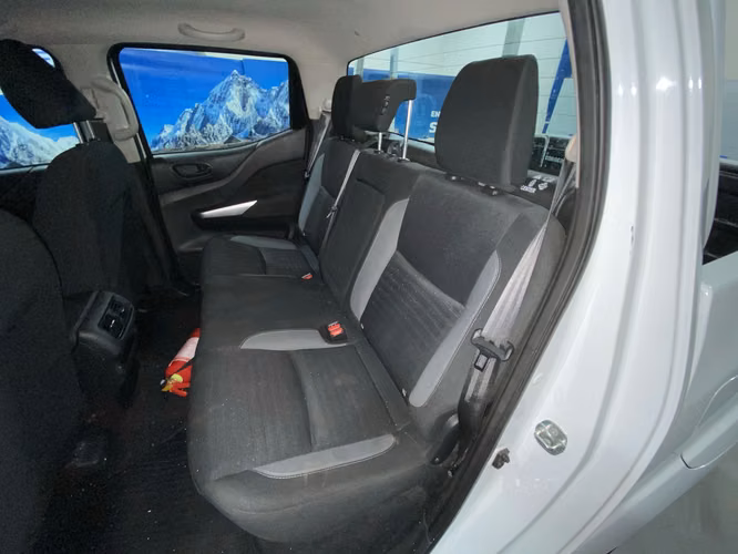 NAVARA SE 4X2 SZCV84-SANTIAGO